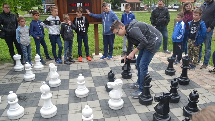 ljudski šah 2.jpg