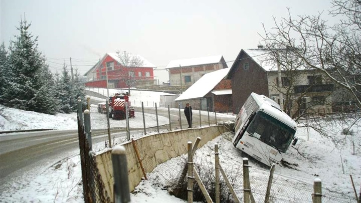 autobus presečki snijeg nesreća.jpg