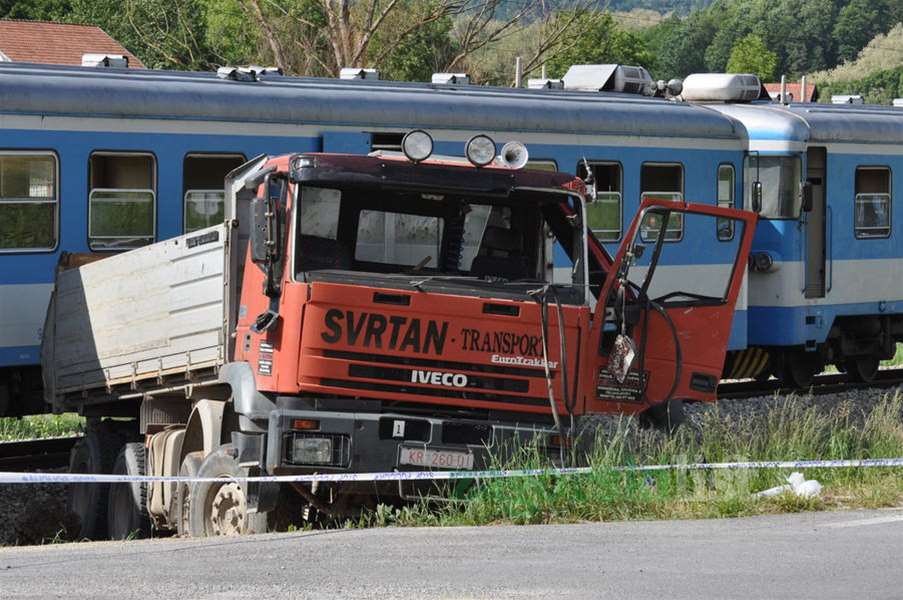 zagorje_prometna-nesreća, vlak, kamion, budinščina, 03_20052013 (2).jpg