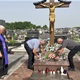 Povodom Ivanja položeno cvijeće na groblju u Lovrečanu