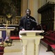 Afrički svećenik pobudio veliko zanimanje vjernika